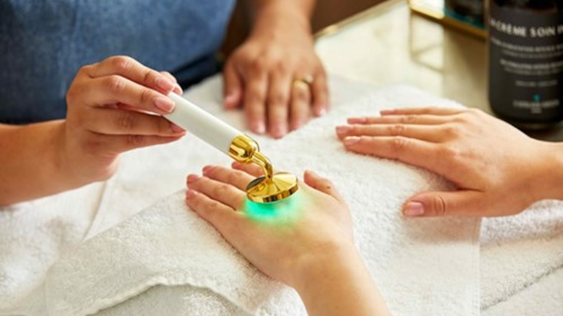 The Lanesborough Club Spa Manicure Led Lumijade