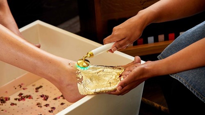 The Lanesborough Club Spa Pedicure 24 Carat Pure Gold Plus Led Lumijade